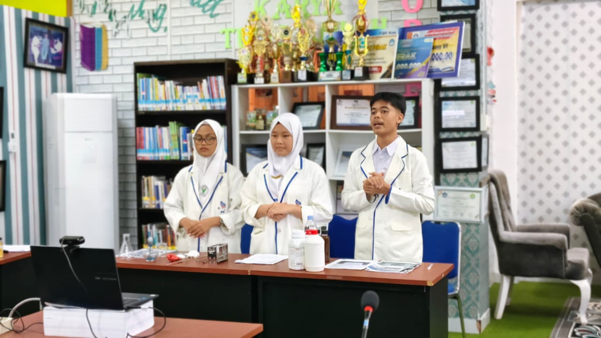 641-smk-abdurrab-pekanbaru-memperoleh-juara-3-lomba-karya-tulis-ilmiah-lkti-pekan-ilmiah-nasional-pin-ke-x-universitas-lampung